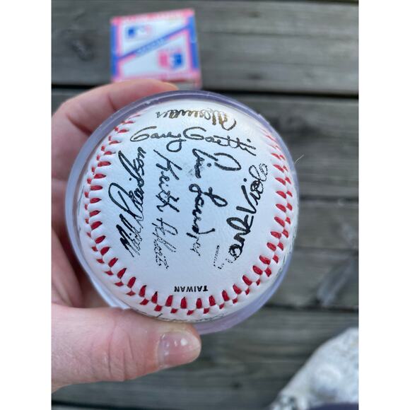 Vintage Signed Replilca of Twins Baseball 80s/90s - Picture 11 of 16